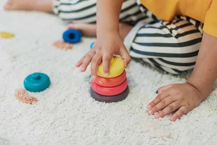 LL022-001_5 Little L gioco scomponibile silicone torre impilabile con gatto colori vivi