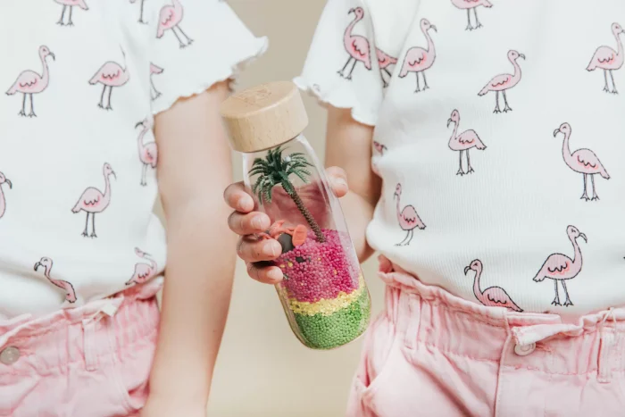 PBSPYFLAMINGO_11 Petit Boum bottiglia sensoriale fenicottero