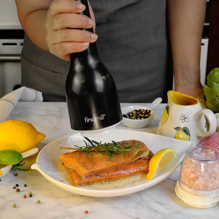 midnightblack_battery_lifestyle01 copia Finamill Macina a batteria con 2 FinaPod Pro Plus midnight black