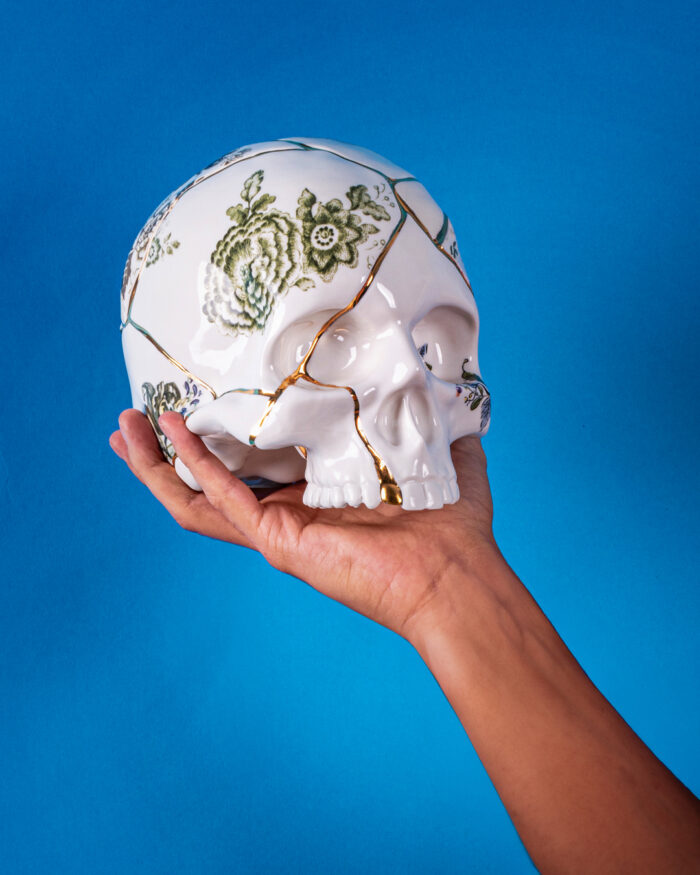 Seletti Oggetti KINTSUGI SKULL teschio in porcellana - bianco/oro/multicolore