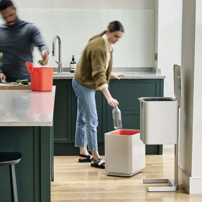 totem-max-60l-3-in-1-waste-recycling-bin-stone-30061.jpg Joseph Joseph TOTEM Unità separazione rifiuti 60L - pietra