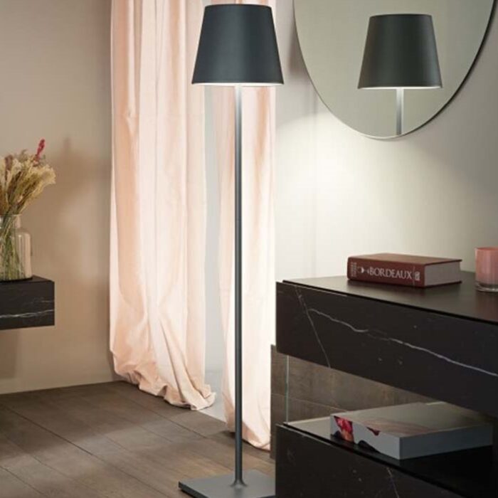 fotistiko-dapedou-epanafortizomeno-skouro-gkri-led-poldina-l-pro-dark-grey-zafferano-17x122-cm-huge.jpg Zafferano Luci POLDINA PRO L Lampada da terra - grigio scuro grigio scuro