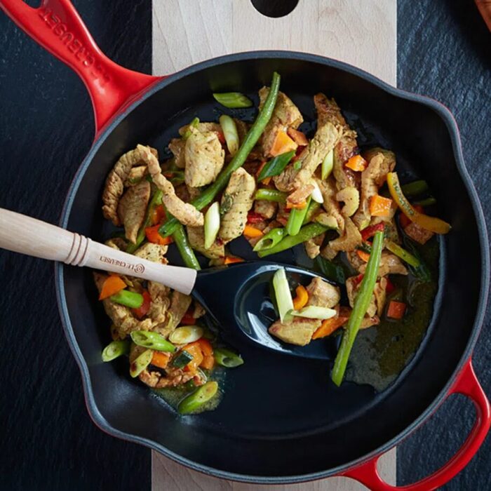 54_1.jpg Le Creuset Padella doppio becco profonda liscia 26cm - ciliegia