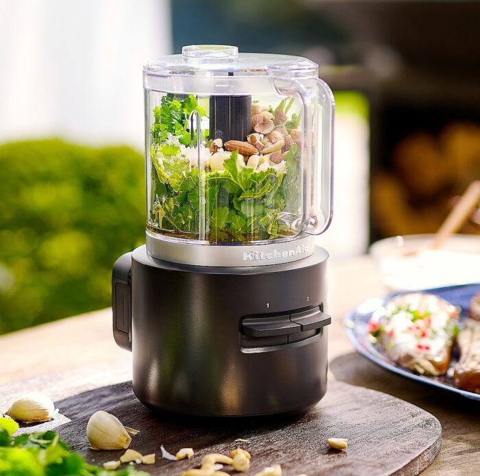 kitchenaid-go-tritatutto-con-batteria-2.jpg KitchenAid GO Tritatutto con batteria