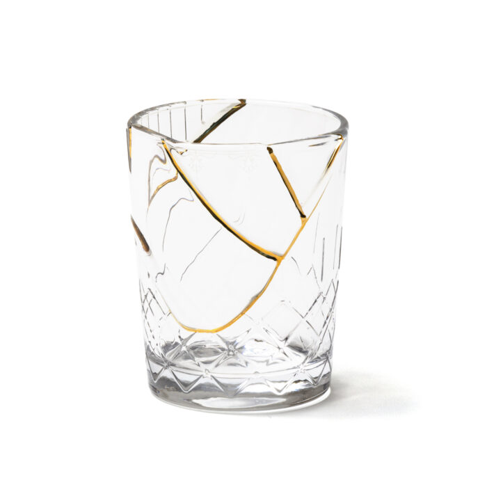 seletti-kintsugi-bicchiere-in-vetro-o82-nr.1-trasparente-dorato-2.jpg Seletti KINTSUGI Bicchiere in vetro ø8,2 nr.1 - trasparente/dorato