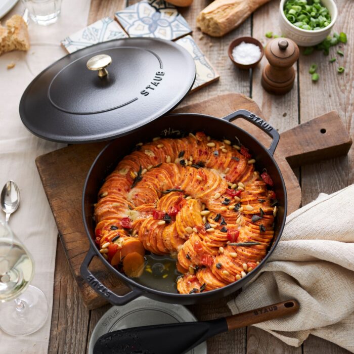 staub-chistera-tegame-28cm-nero-4-1.jpg Staub Chistera tegame 28cm - nero