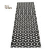 pappelina-honey-tappeto-black-v-1.jpg Pappelina HONEY Tappeto Black/V
