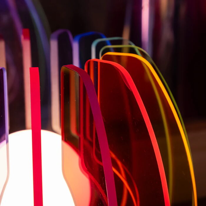 vesta-iride-lampada-piccola-in-cristallo-acrilico-multicolor-3.jpg Vesta IRIDE Lampada piccola in cristallo acrilico - multicolor