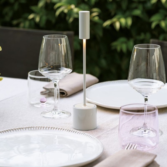 zafferano-luci-carolina-lampada-da-tavolo-bianco-lucido-ceramico-2.jpg Zafferano Luci CAROLINA Lampada da tavolo - bianco lucido ceramico