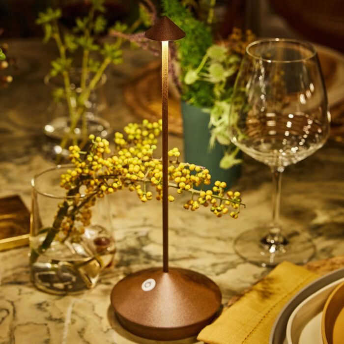 zafferano-luci-pina-pro-lampada-da-tavolo-corten-raggrinzante-2.jpg Zafferano Luci PINA PRO Lampada da tavolo - corten raggrinzante