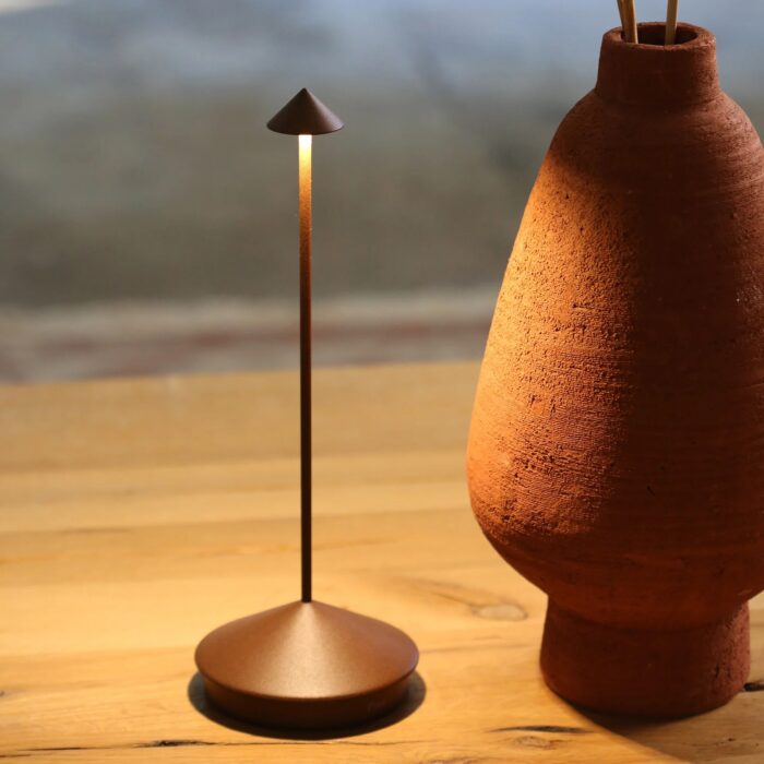 zafferano-luci-pina-pro-lampada-da-tavolo-corten-raggrinzante-3.jpg Zafferano Luci PINA PRO Lampada da tavolo - corten raggrinzante