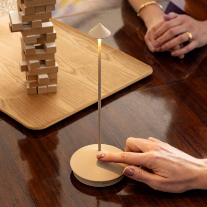 zafferano-luci-pina-pro-lampada-da-tavolo-sabbia-raggrinzante-2.jpg Zafferano Luci PINA PRO Lampada da tavolo - sabbia raggrinzante