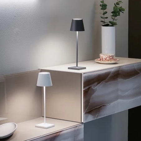 zafferano-luci-poldina-pro-lampada-da-tavolo-bordeaux-2.jpg Zafferano Luci POLDINA PRO Lampada da tavolo - bordeaux