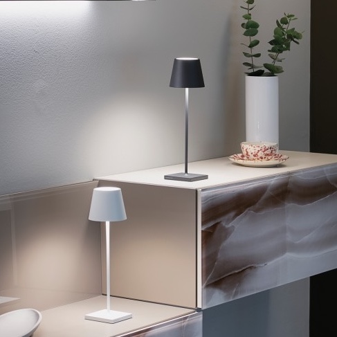 zafferano-luci-poldina-pro-lampada-da-tavolo-grigio-scuro-2.jpg Zafferano Luci POLDINA PRO Lampada da tavolo - grigio scuro