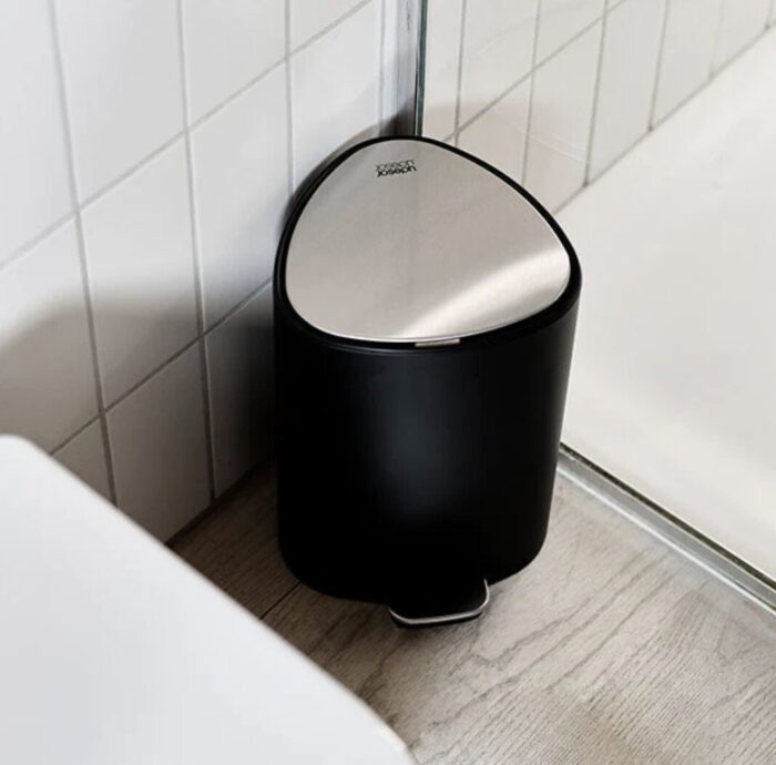 joseph-joseph-easystore-pattumiera-5l-nero-finitura-opaca-2.jpg Joseph Joseph EASYSTORE Pattumiera 5L - nero finitura opaca