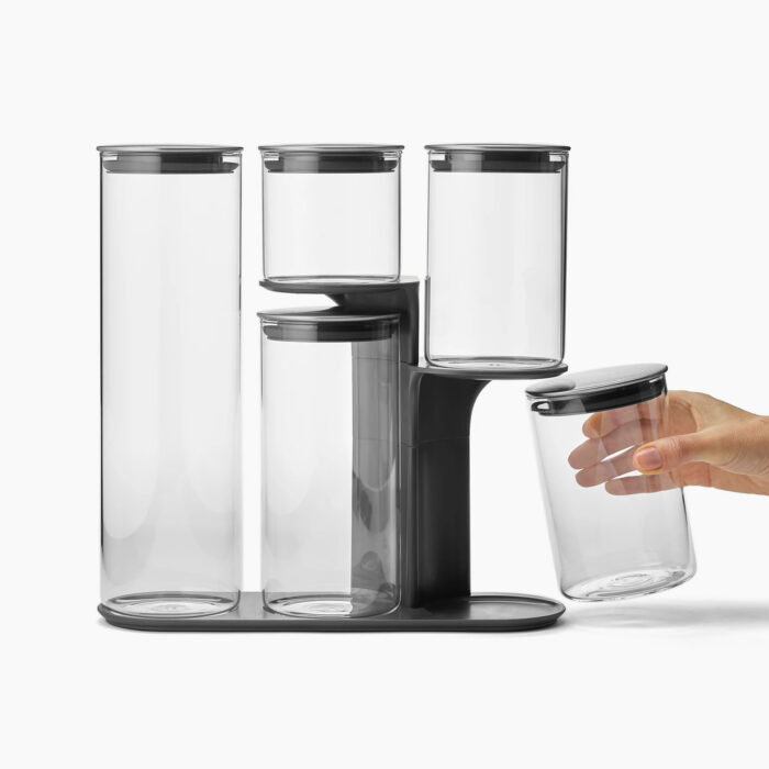 joseph-joseph-podium-100-set-di-5-contenitori-vetro-con-stand-3.jpg Joseph Joseph PODIUM 100 Set di 5 contenitori vetro con stand