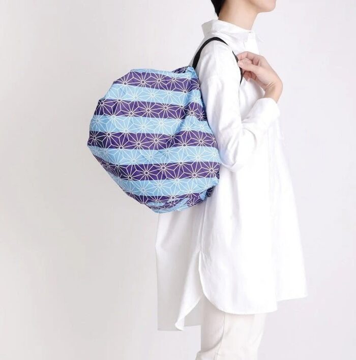 shupatto-compact-m-borsa-pieghevole-15l-asanoha-bande-azzurre-2.jpg Shupatto COMPACT M Borsa pieghevole 15L - asanoha - bande azzurre -
