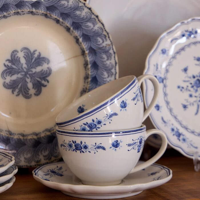 costa-nova-vila-tazza-the-con-piattino-26cl-white-blue-2.jpg Costa Nova VILA Tazza the con piattino 26cl - white-blue