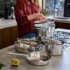 joseph-joseph-space-steel-set-3-casseruole-acciaio-3ply-con-coperchi-e-portacoperchi-3.jpg Joseph Joseph SPACE STEEL Set 3 casseruole acciaio 3PLY con coperchi e portacoperchi