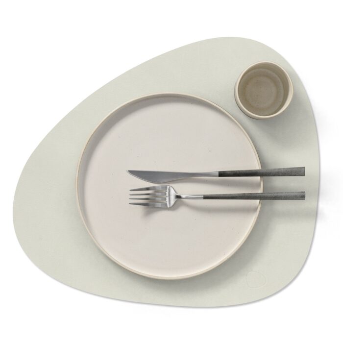 linddna-table-mats-tovaglietta-curva-linen-2.jpg LINDDNA TABLE MATS Tovaglietta curva - linen