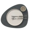 linddna-table-mats-tovaglietta-curva-reversibile-anthracite-light-grey-2.jpg LINDDNA TABLE MATS Tovaglietta curva reversibile - anthracite / light grey