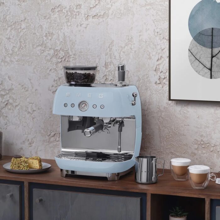Smeg Macchina da caffè espresso con macinacaffè integrato EGF03 - azzurro