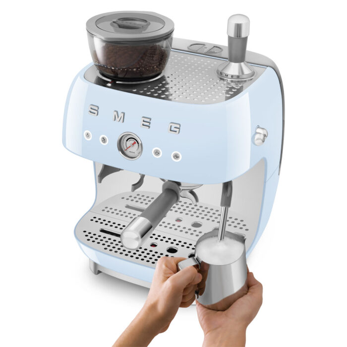 Smeg Macchina da caffè espresso con macinacaffè integrato EGF03 - azzurro