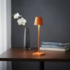 zafferano-luci-poldina-pro-micro-lampada-da-tavolo-arancione-opaco-2.jpg Zafferano Luci POLDINA PRO MICRO Lampada da tavolo - arancione opaco