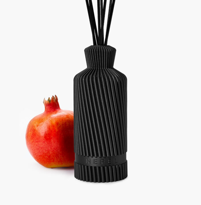 nefel-reed-diffuser-waves-diffusore-per-ambiente-480ml-date-pomegranate-1.jpg Nefél REED DIFFUSER WAVES Diffusore per ambiente 480ml - date & pomegranate